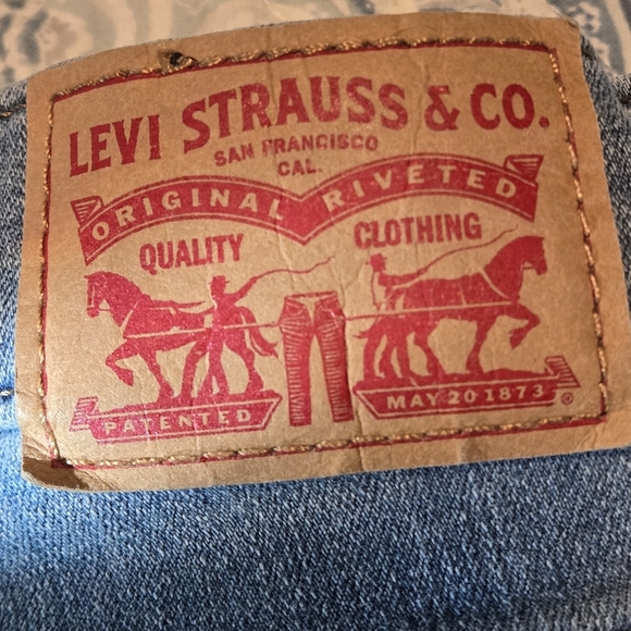 Levi's 311 Shaping Skinny Capri Jeans Plus Size 18W Light Wash Denim Zip 5Pocket - Picture 3 of 15